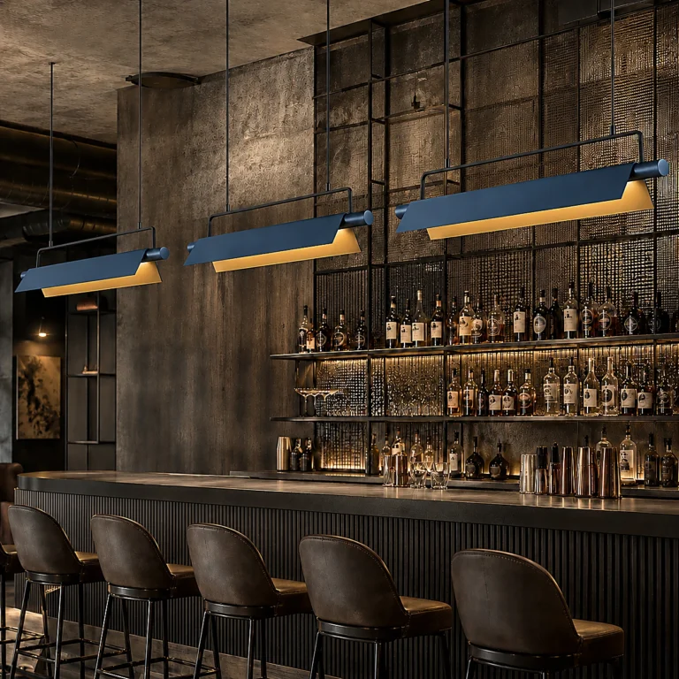 Azur Linear aplicado em bar hospitality premium com acabamento azul e dourado