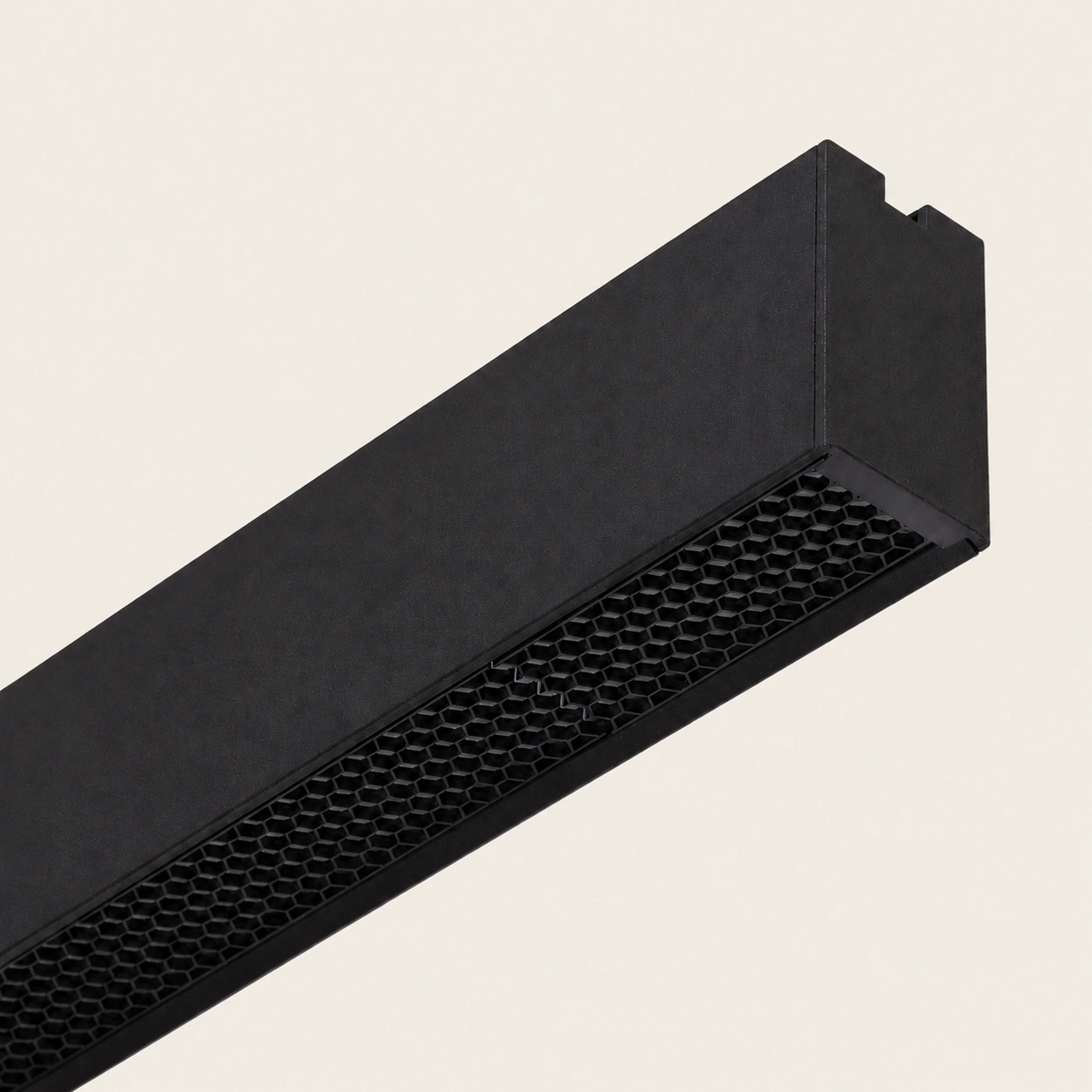 Detail of the Comb Linear light with anti-glare grid