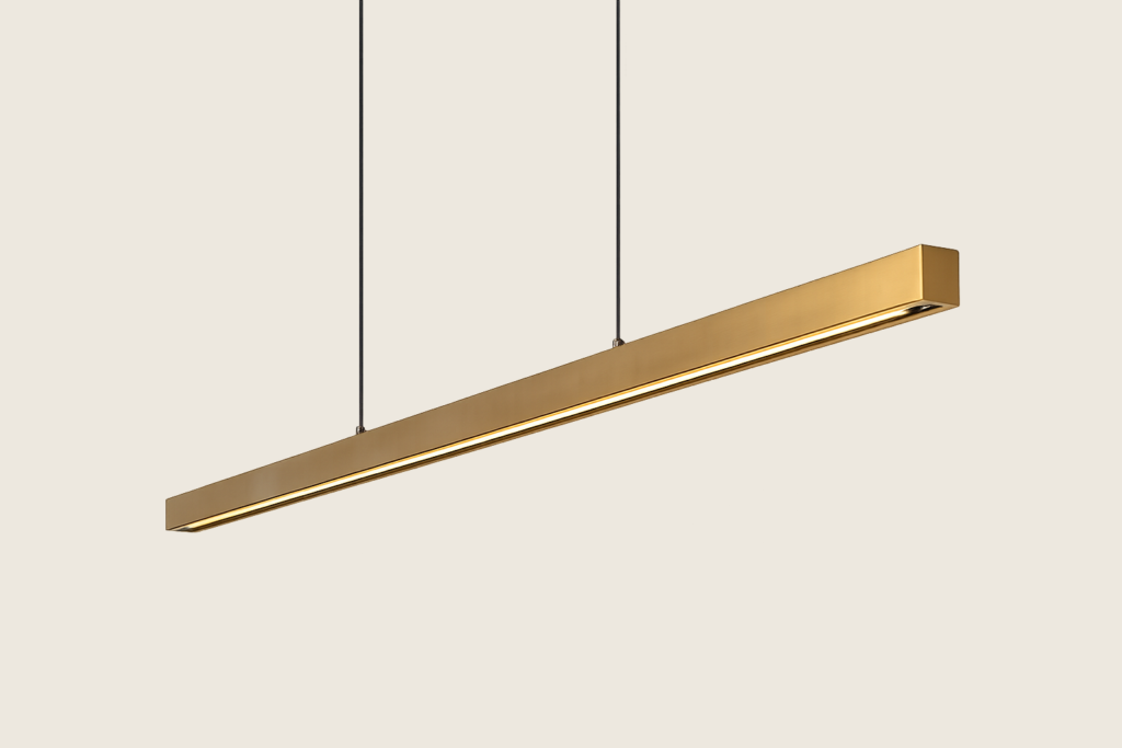 Luminaire linéaire décoratif doré par Illumus Lighting pour projets hospitality