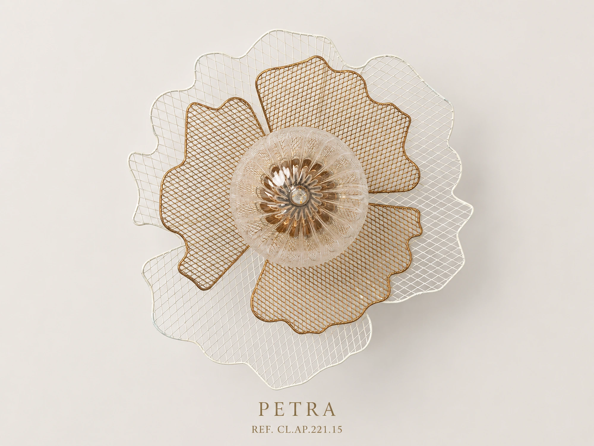 Aplique Petra Illumus com vidro e estrutura decorativa