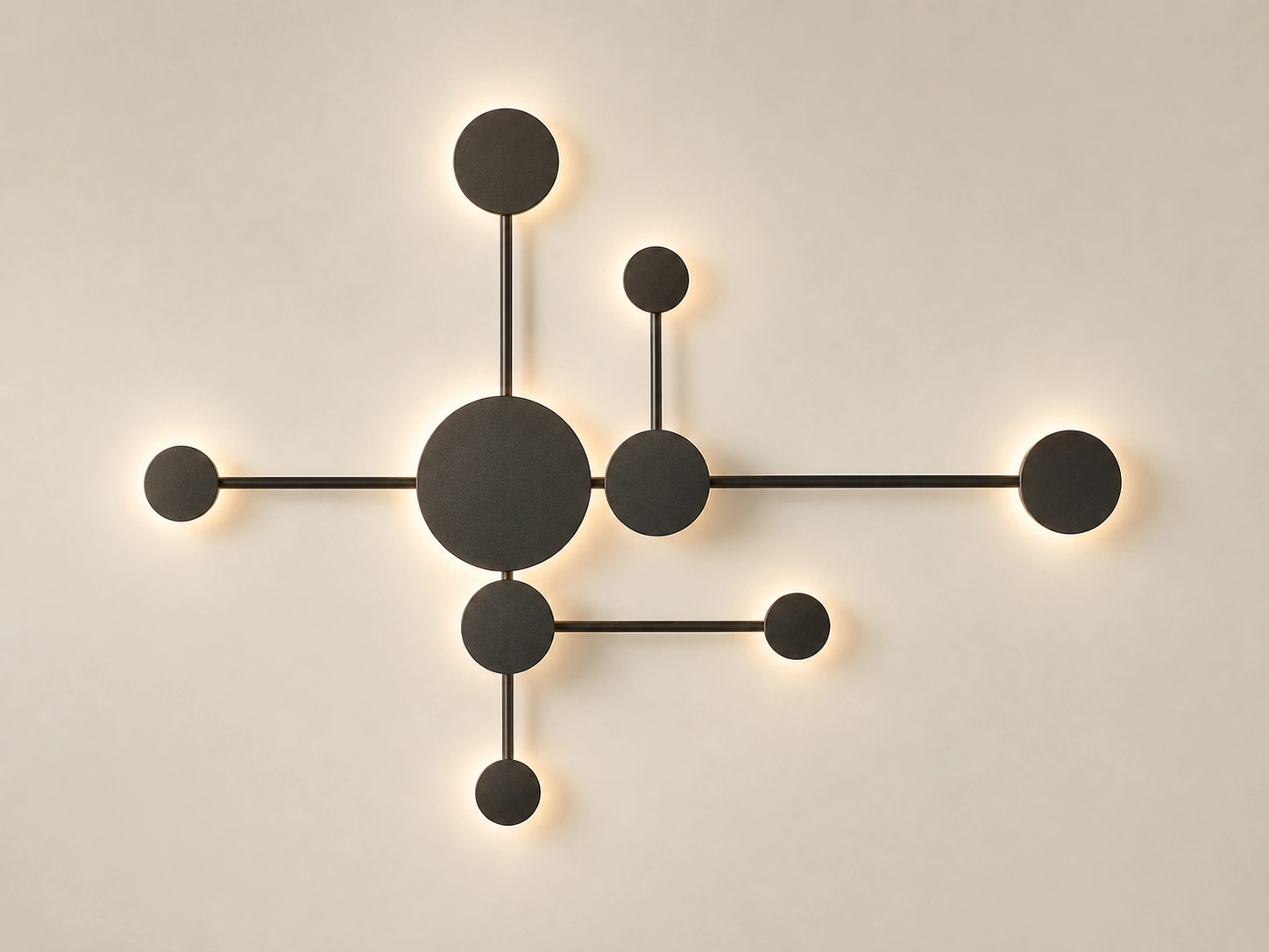 COSMOS wall light with dark finish and geometric composition