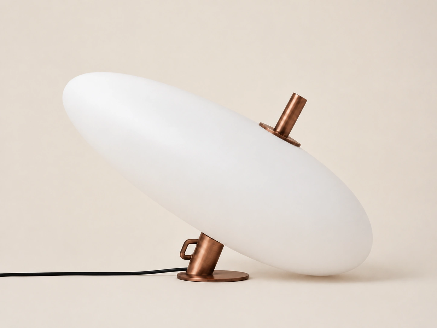 GIRO table lamp with oval diffuser and copper finish