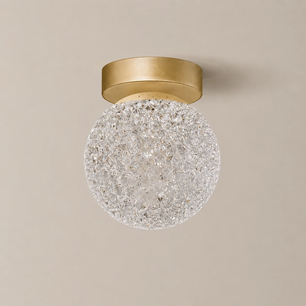PRISMA ceiling light with matte gold base and translucent textured diffuser