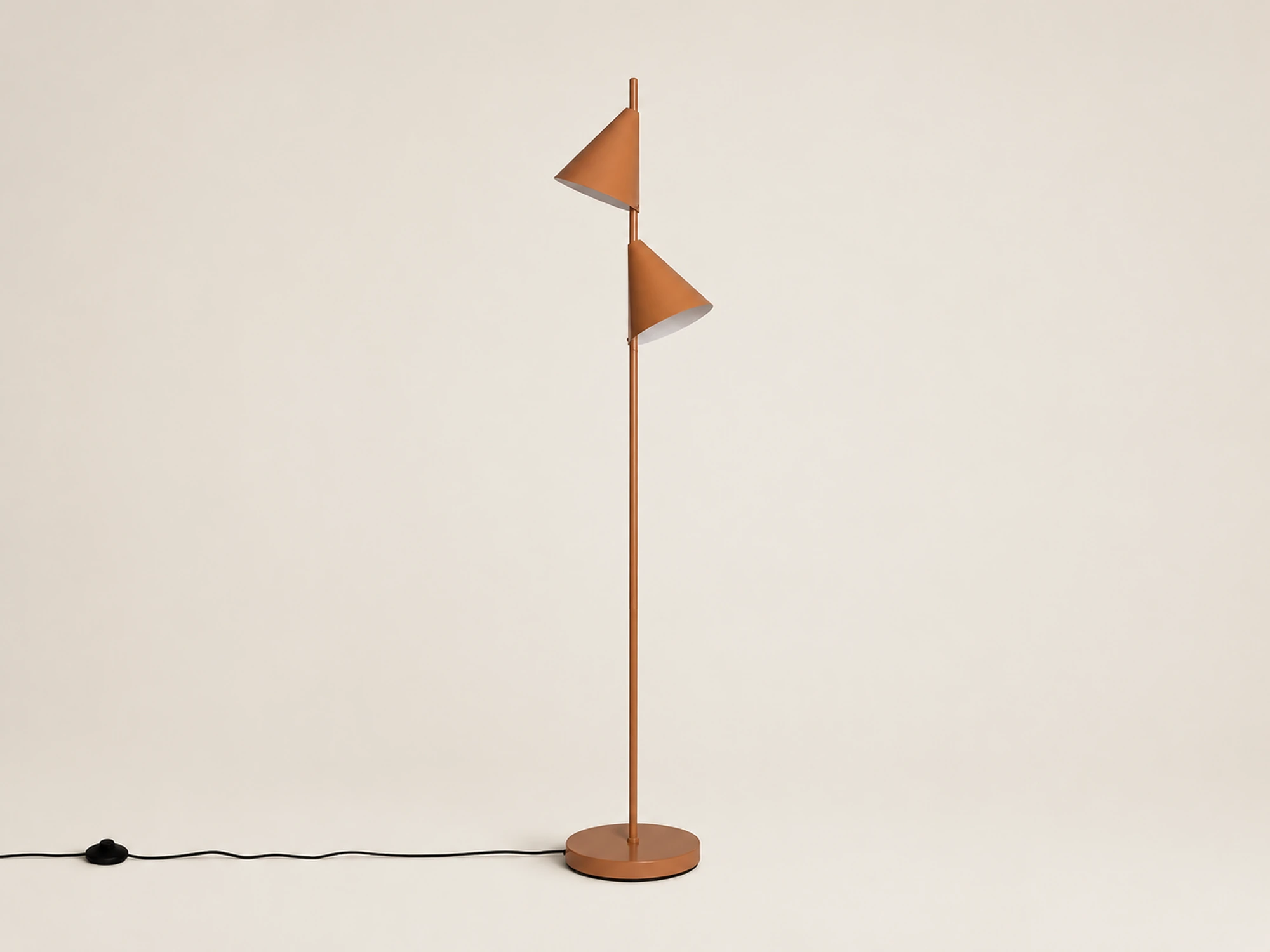 SAHARA floor lamp product detail on Illumus background